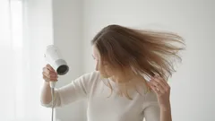 Luftriktningen vid hårtorkning: en liten detalj som gör hela skillnaden