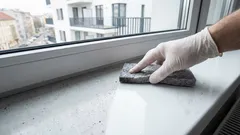 Ett rent fönsterbräde utan repor: enkla metoder som inte alla känner till