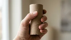 Du kommer att bli förvånad över hur en liten kartongrulle kan förändra doften i badrummet helt – utan någon större ansträngning